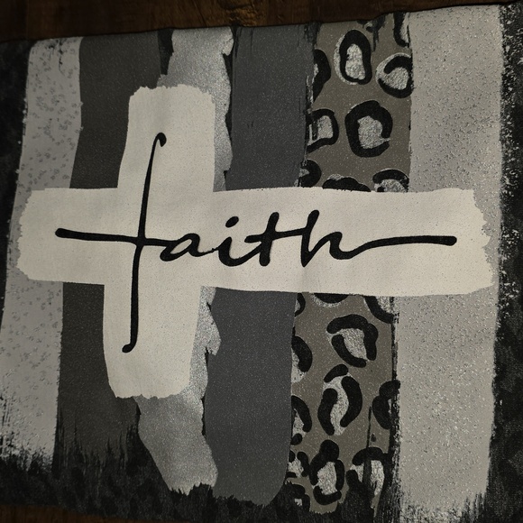 Love In Faith tees 5$15 - Picture 4 of 5